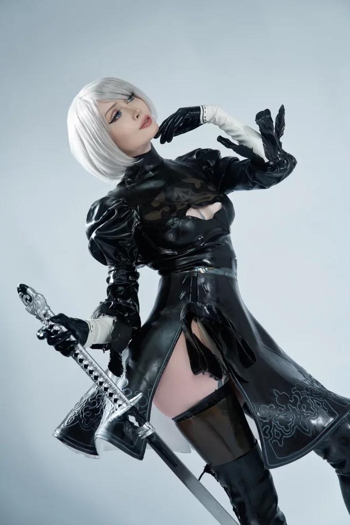 Косплей 2B из NieR Automata от KAWABARKER