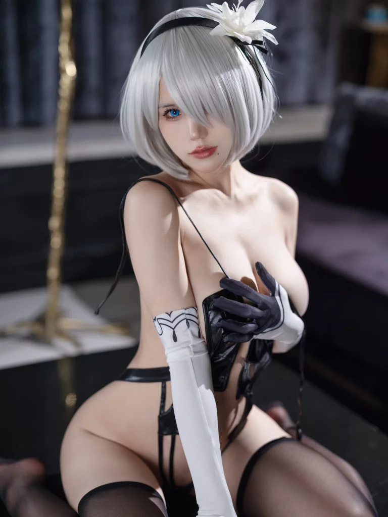 Косплей 2B swimsuit из Nier Automata от Yummychiyo