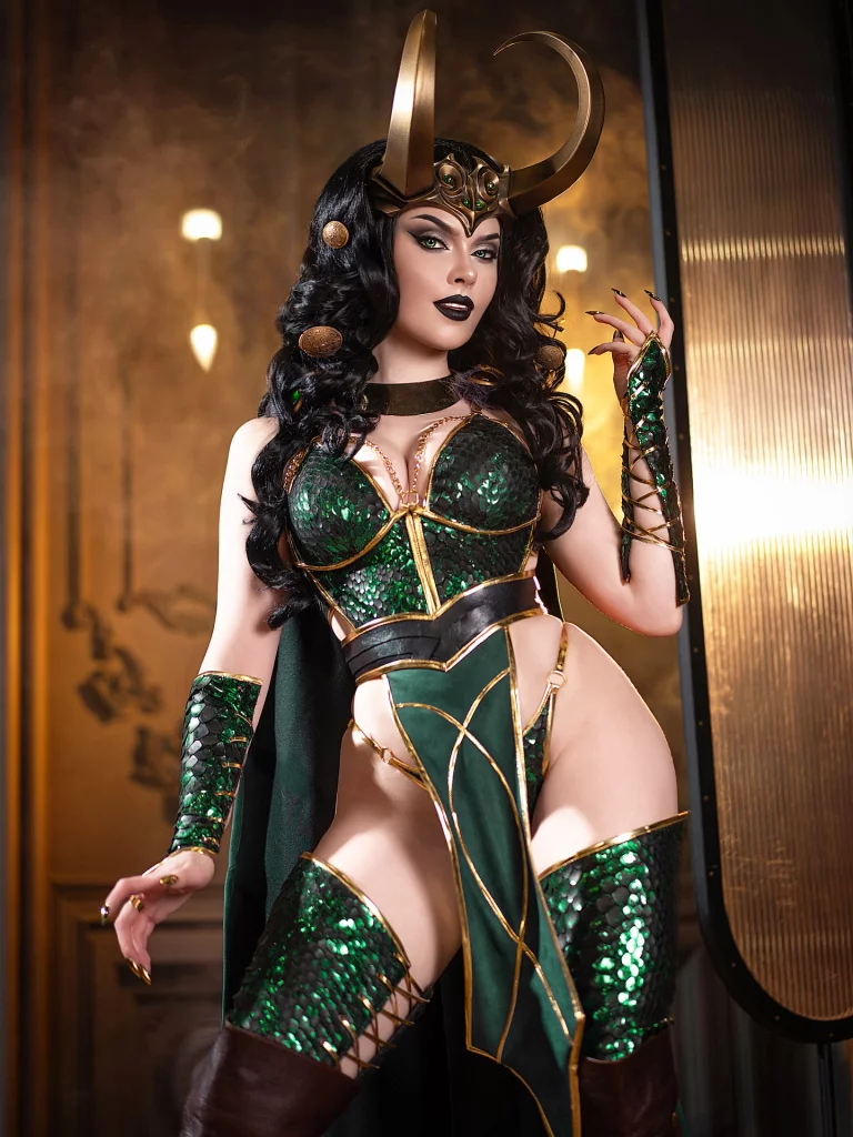 Косплей фем-версии Loki Laufeyson из Marvel Rivals от Sladkoslava