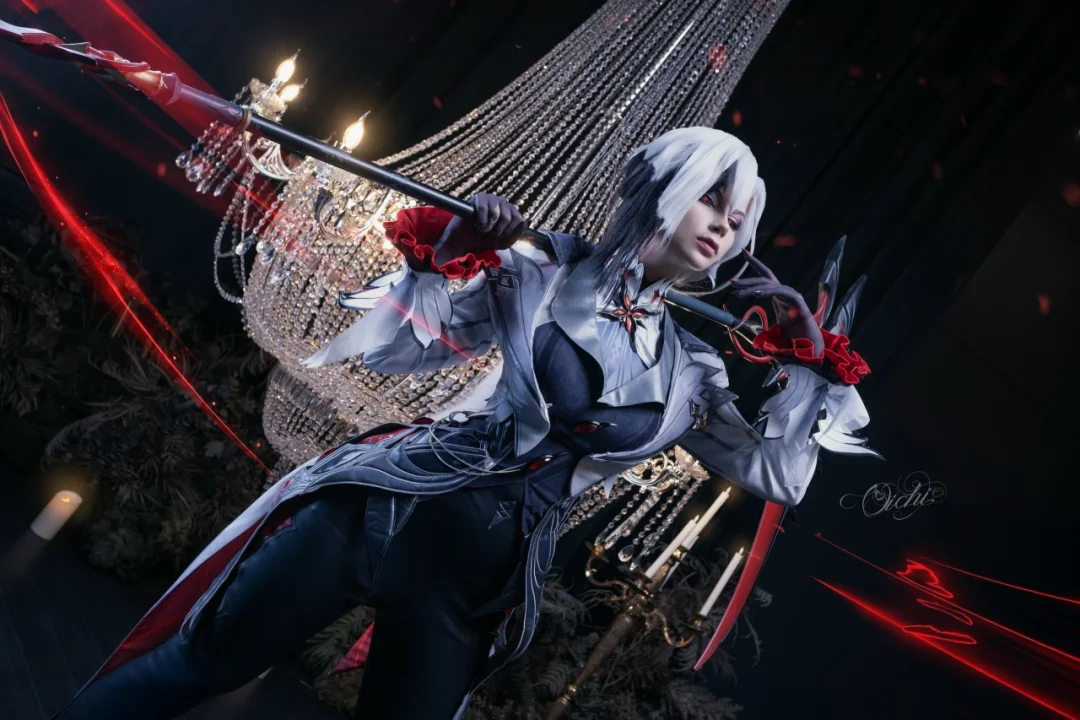 Косплей Arlecchino The Knave из Genshin Impact от Oichi